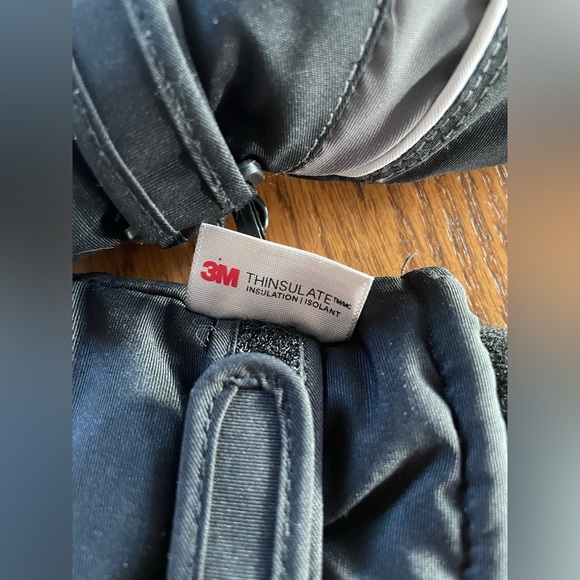 Toddlers size 3 jacket & mitts - Picture 8 of 8